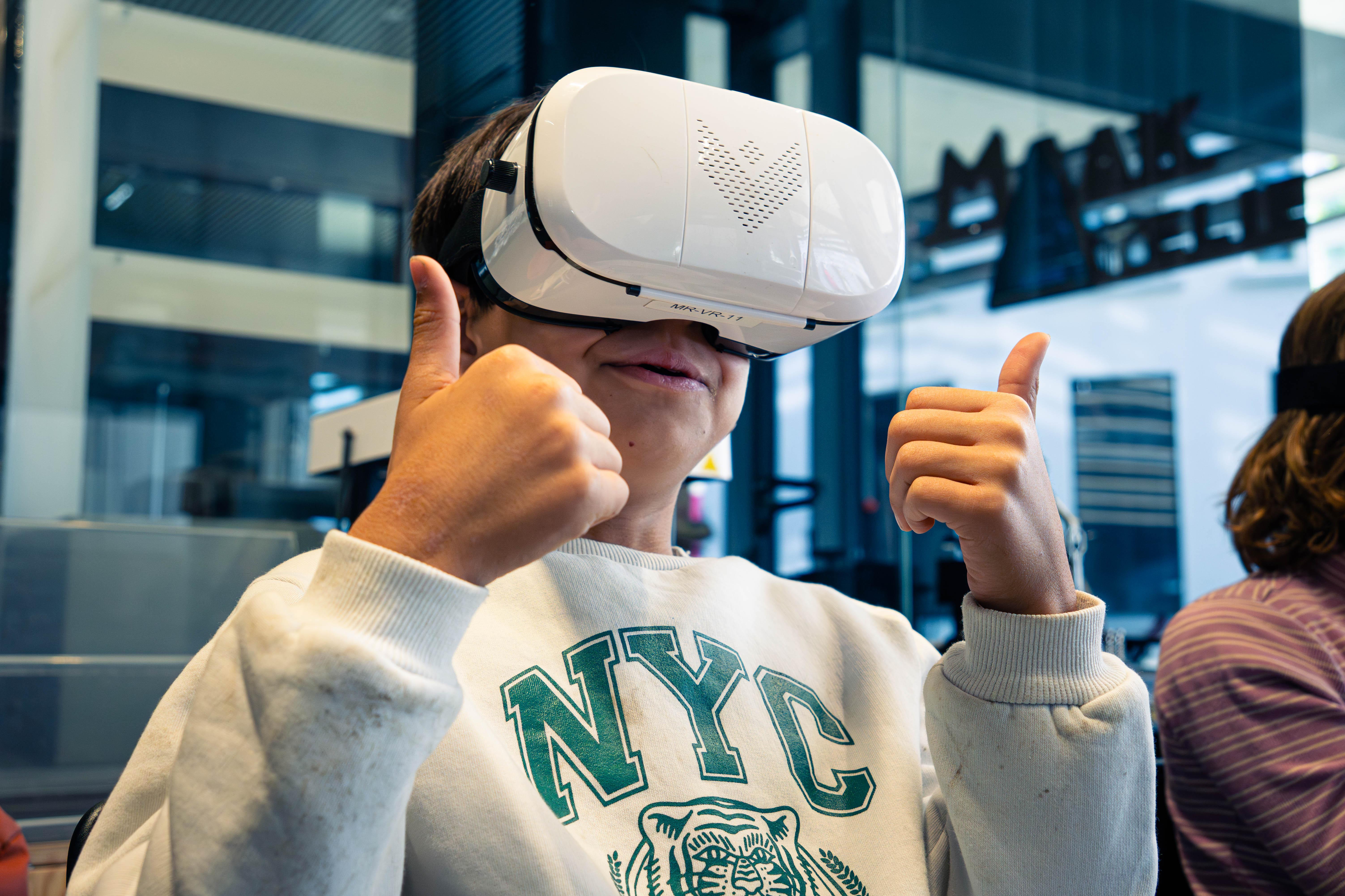 VR